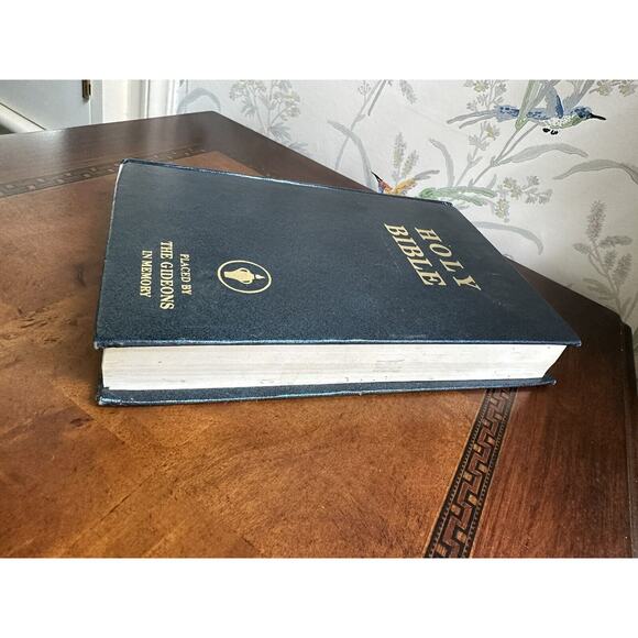 HOLY BIBLE Placed by the GIDEONS in Memory Blue HARDCOVER - Picture 4 of 12